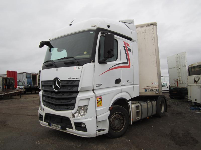 Tracteur Mercedes Actros 1845