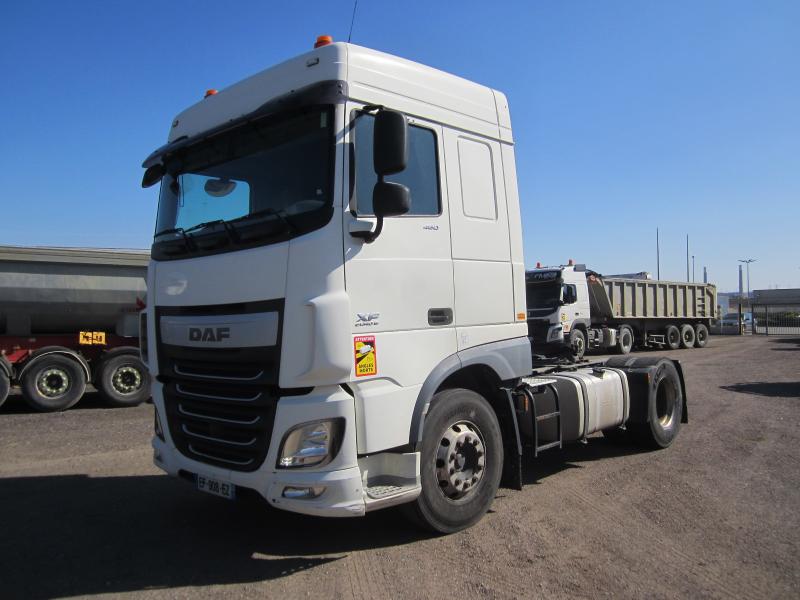 Tracteur DAF XF105 460