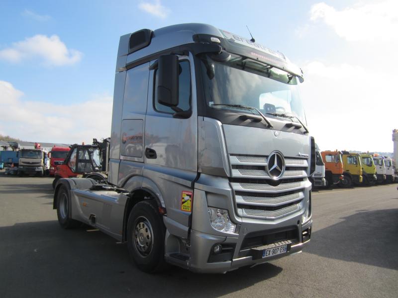 Tracteur Mercedes Actros 1845