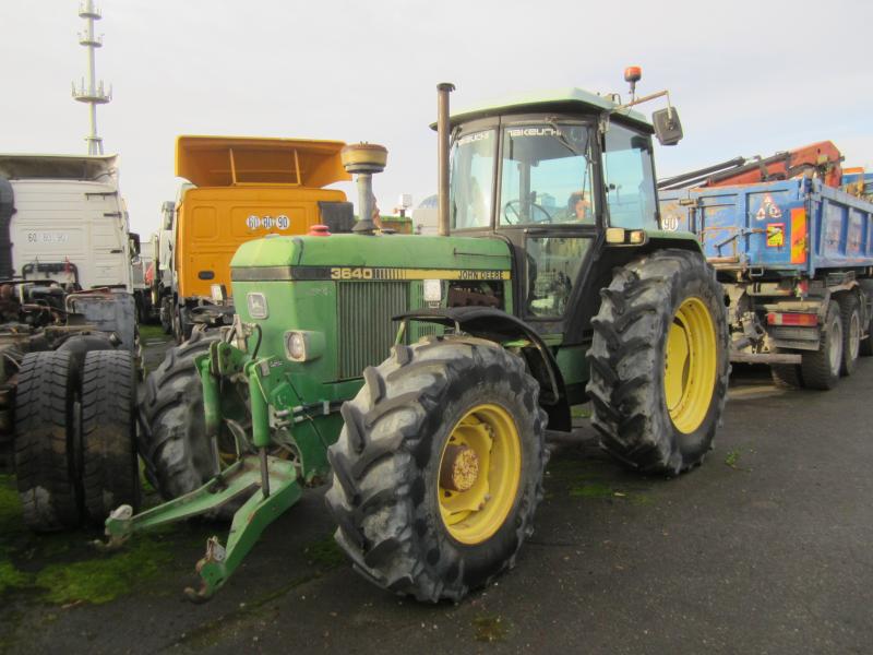 Tracteur agricole John Deere 3640