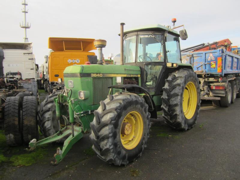 Tracteur agricole John Deere 3640