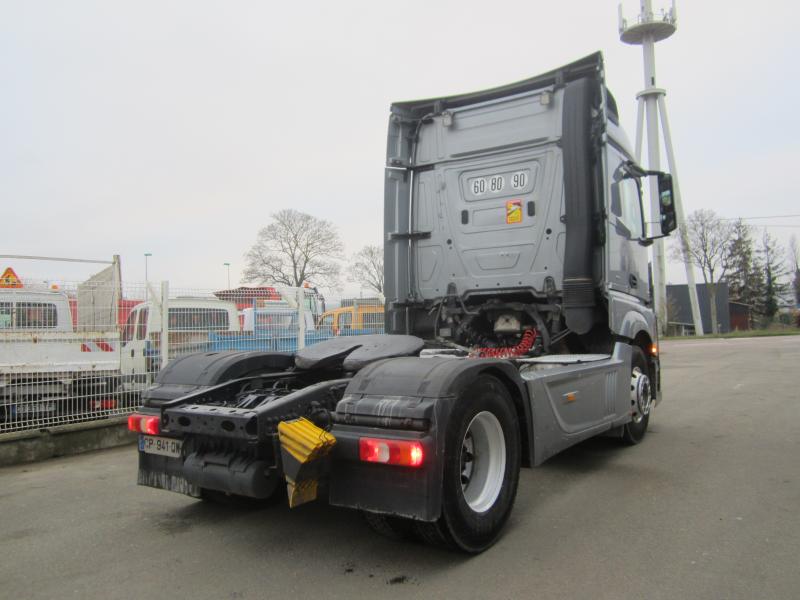 Tracteur Mercedes Actros 1845