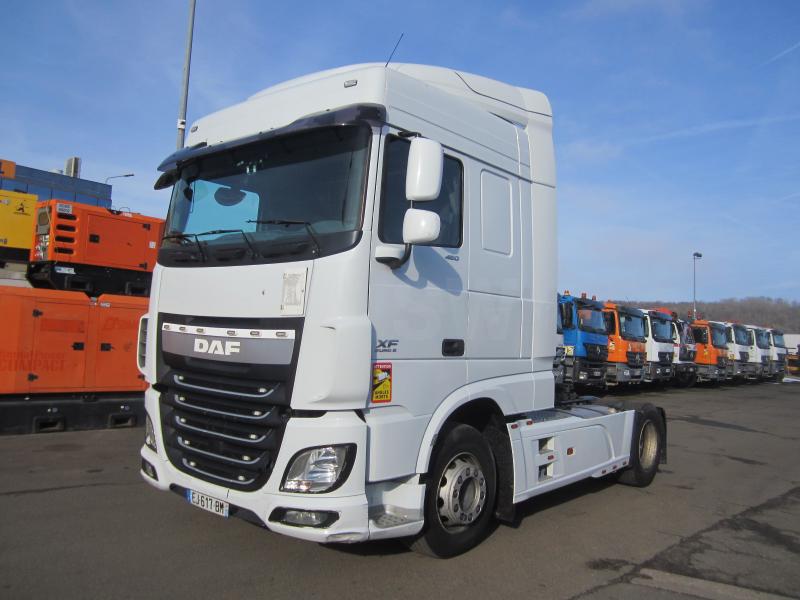 Tracteur DAF XF105 460