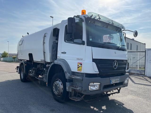 Engin de voirie Mercedes Axor 1829 Camion balayeuse