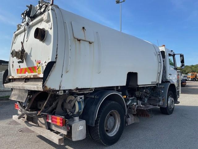 Engin de voirie Mercedes Axor 1829 Camion balayeuse