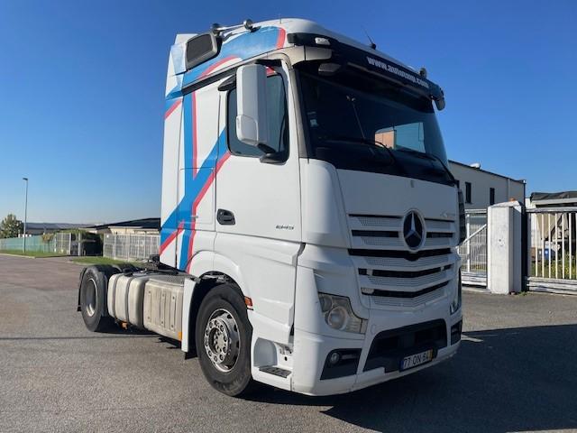 Tracteur Mercedes Actros 1845