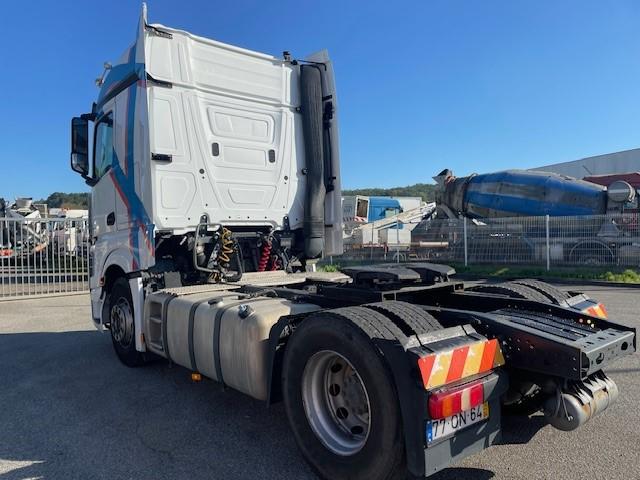 Tracteur Mercedes Actros 1845