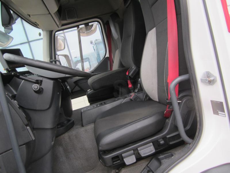 Engin de voirie Renault D-Series Camion benne à ordures ménagères