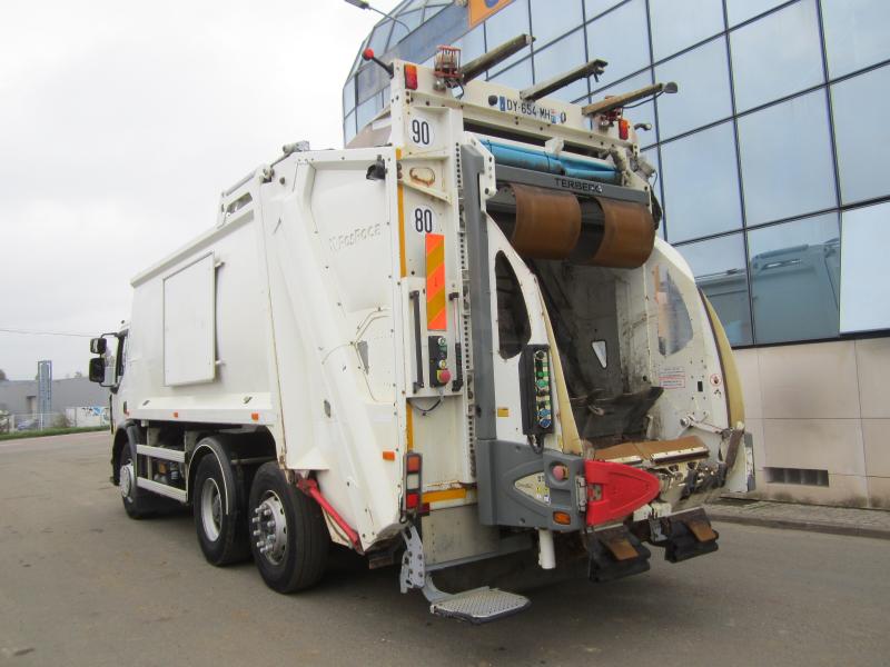 Engin de voirie Renault D-Series Camion benne à ordures ménagères