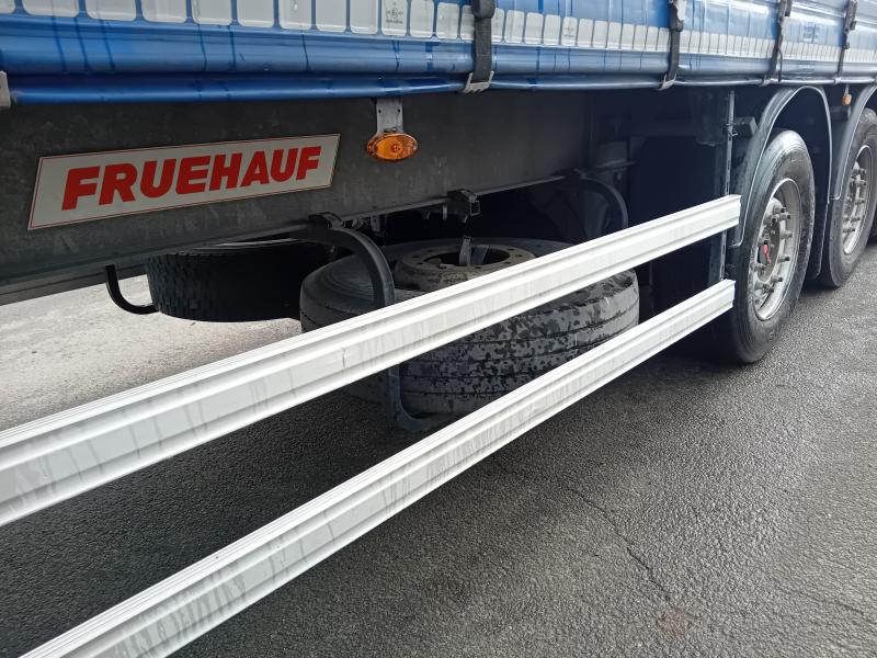 Semi-remorque Fruehauf Rideaux coulissants PLSC