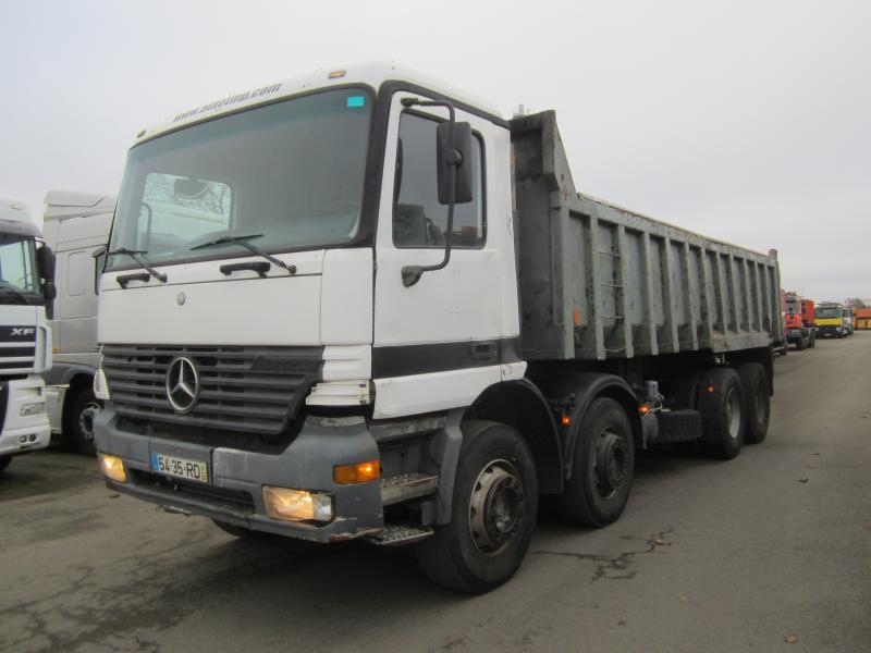 Camion Mercedes 3235K Benne Benne arrière