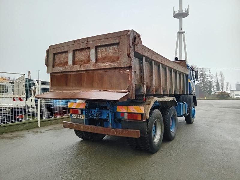 Camion Iveco 260 36H Benne Benne arrière