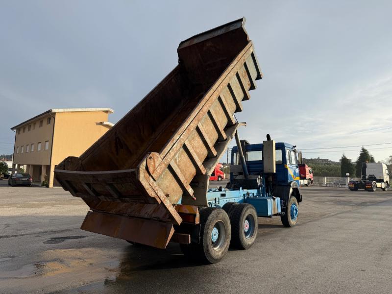 Camion Iveco 260 36H Benne Benne arrière