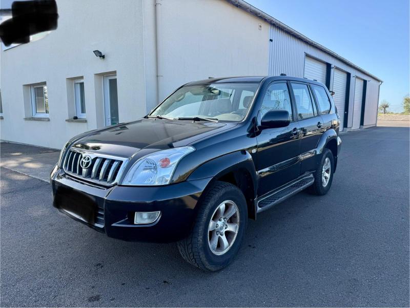 Voiture Toyota Land Cruiser Tout terrain