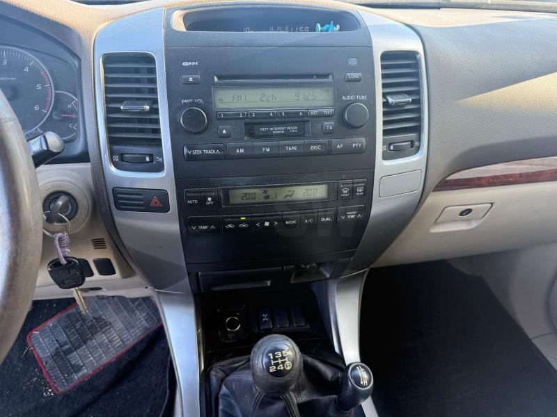 Voiture Toyota Land Cruiser Tout terrain