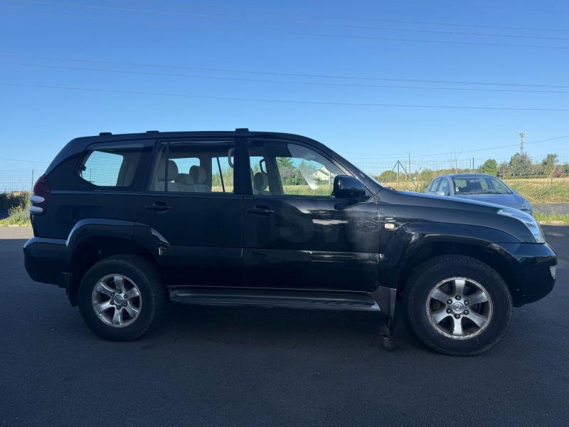 Voiture Toyota Land Cruiser Tout terrain