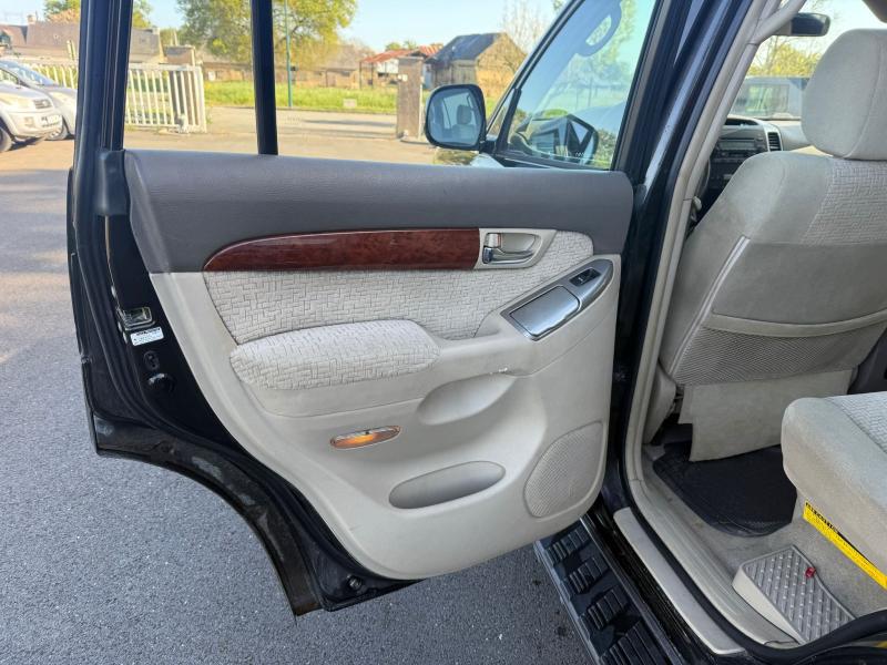 Voiture Toyota Land Cruiser Tout terrain