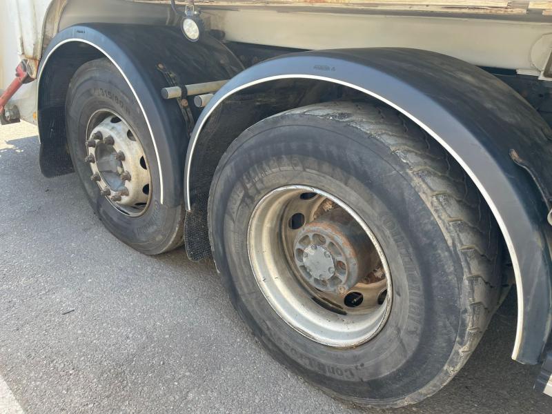 Engin de voirie Renault D-Series Camion benne à ordures ménagères