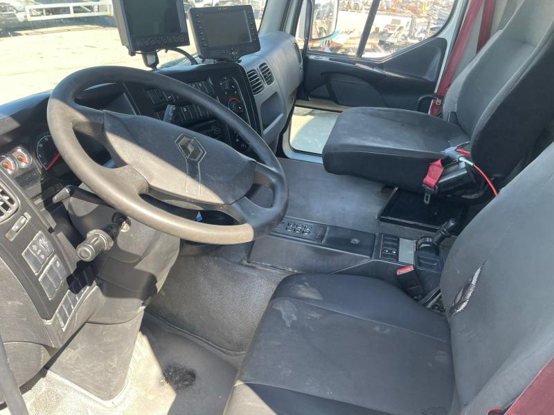 Engin de voirie Renault D-Series Camion benne à ordures ménagères