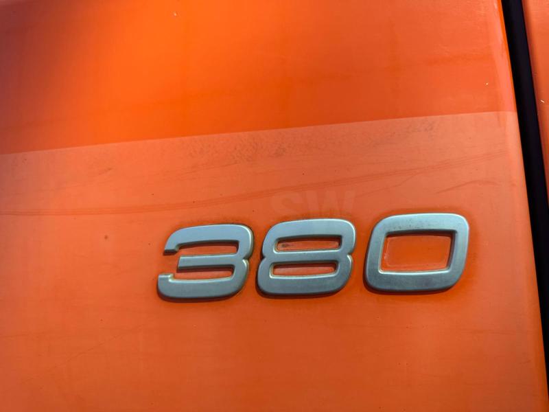 Camion Volvo FM 380 Multibenne