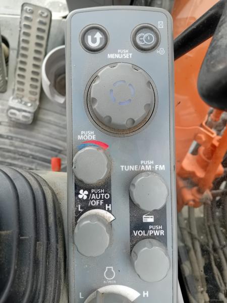 Pelle Hitachi ZAXIS 140W Pelle sur pneus