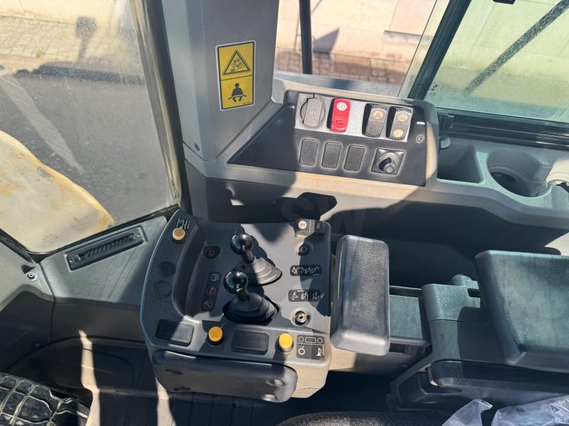 Chargeuse Caterpillar 966M Chargeuse sur pneus