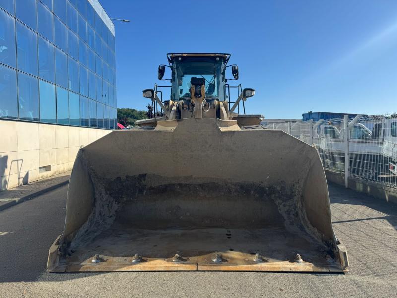 Chargeuse Caterpillar 966M Chargeuse sur pneus