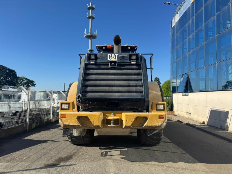 Chargeuse Caterpillar 966M Chargeuse sur pneus