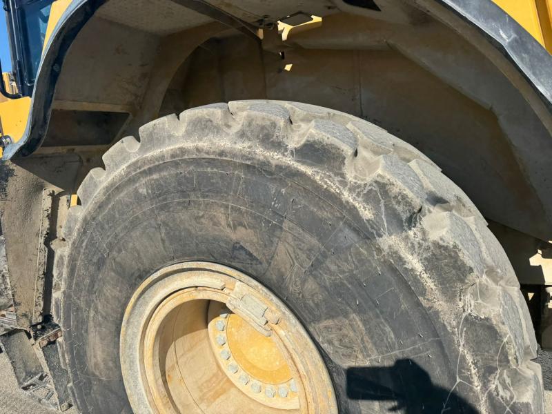 Chargeuse Caterpillar 966M Chargeuse sur pneus