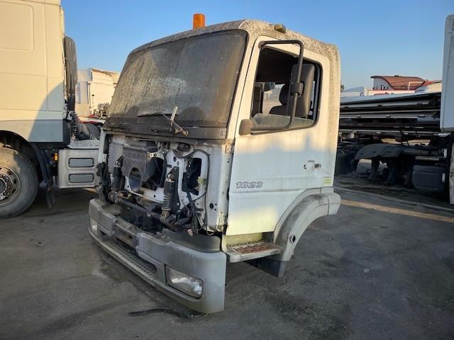 Pièces détachées Mercedes ATEGO Cabine / carrosserie Cabine