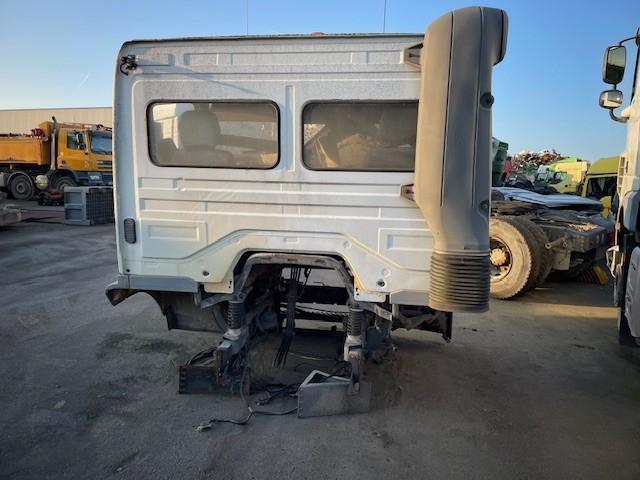 Pièces détachées Mercedes ATEGO Cabine / carrosserie Cabine