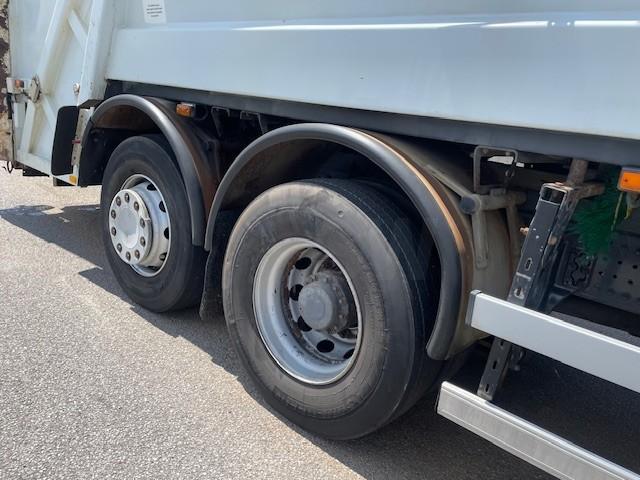Engin de voirie Renault Premium 320 DXI Camion benne à ordures ménagères