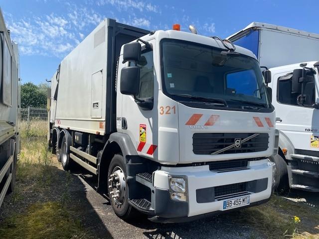 Engin de voirie Volvo FE 320 Camion benne à ordures ménagères