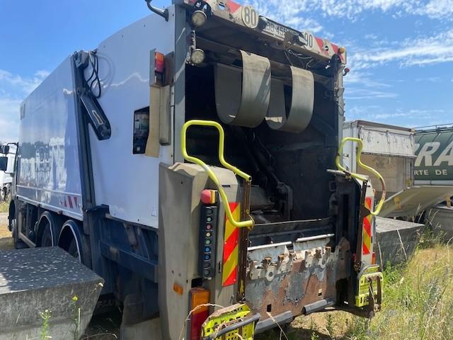 Engin de voirie Volvo FE 320 Camion benne à ordures ménagères