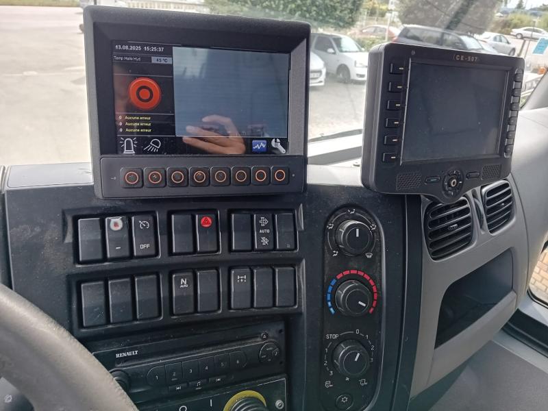 Engin de voirie Renault D26 Camion benne à ordures ménagères