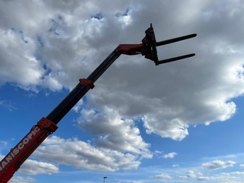 Chariot à mât rétractable Manitou MT932