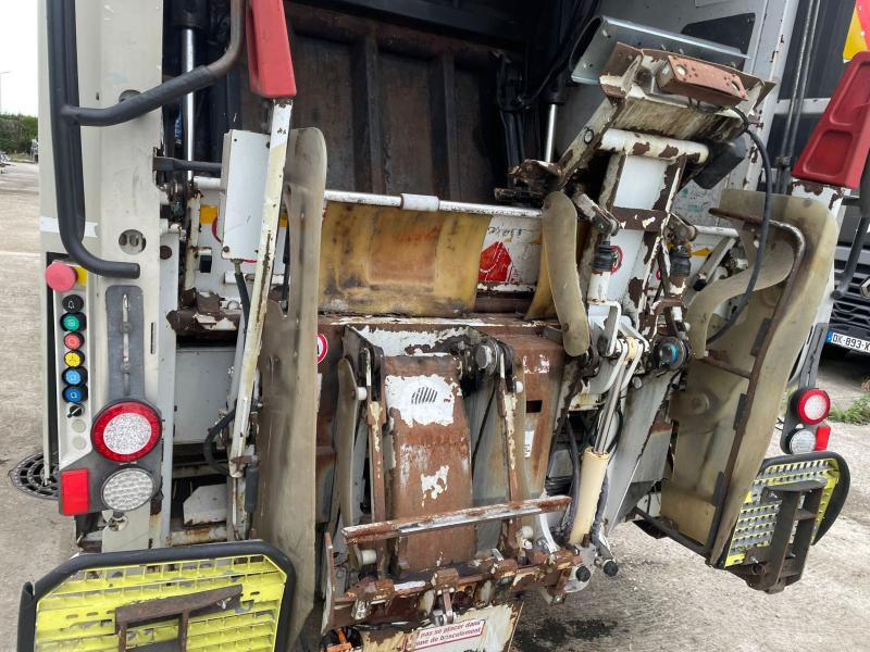 Engin de voirie Renault Midlum 270.18 DXI Camion benne à ordures ménagères