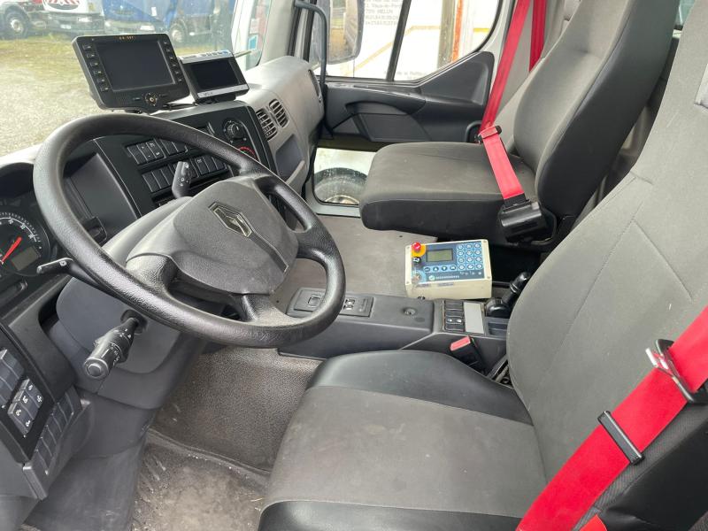 Engin de voirie Renault D-Series 19 Wide Camion benne à ordures ménagères