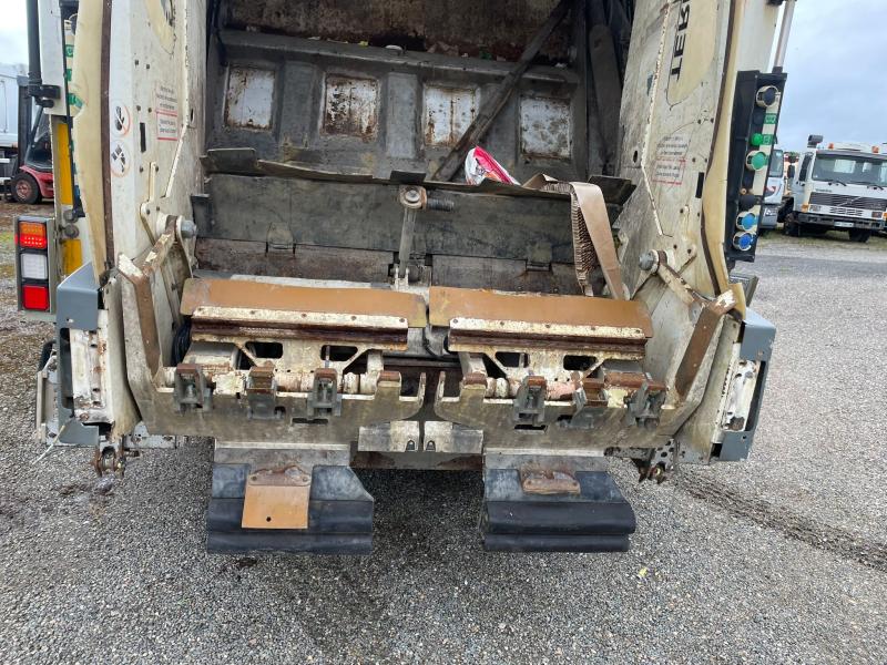 Engin de voirie Renault D-Series 26 Wide Camion benne à ordures ménagères