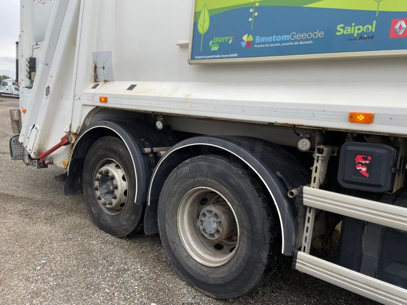 Engin de voirie Renault D-Series 26 Wide Camion benne à ordures ménagères