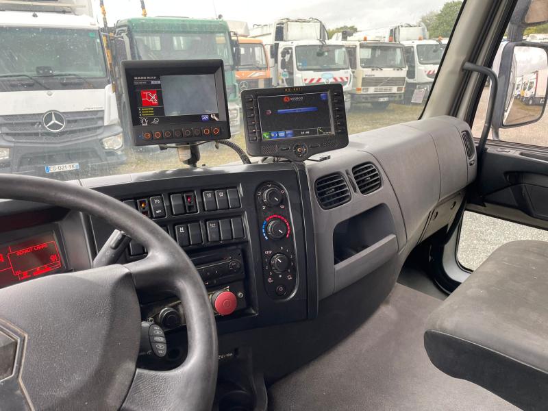 Engin de voirie Renault D-Series 26 Wide Camion benne à ordures ménagères