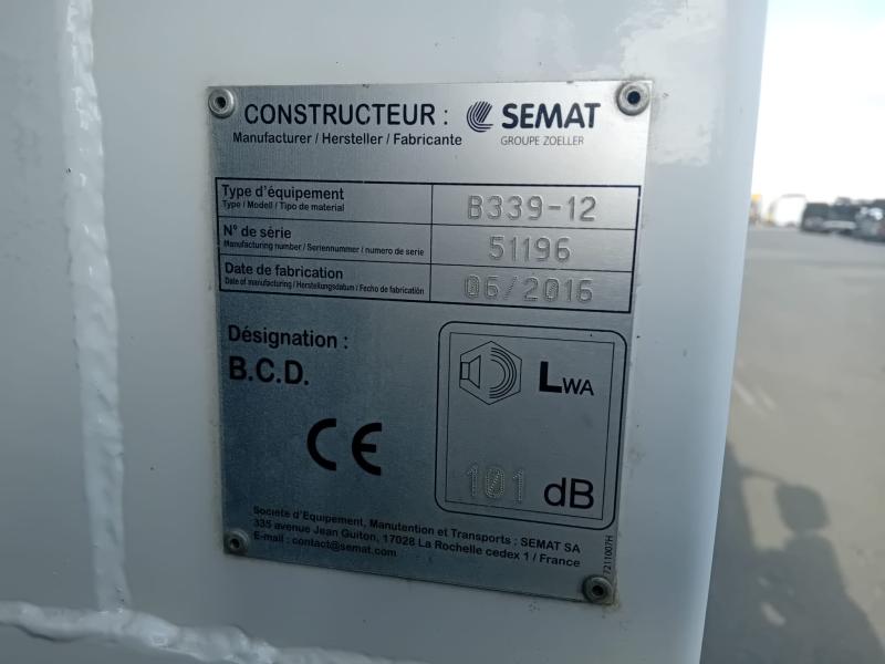 Engin de voirie Renault D-Series 26 Wide Camion benne à ordures ménagères