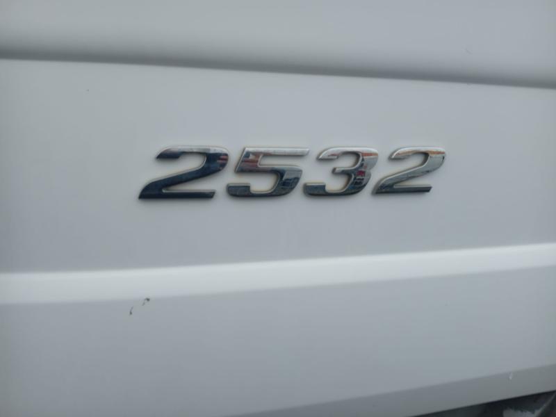 Camion Mercedes Actros 2532 Plateau