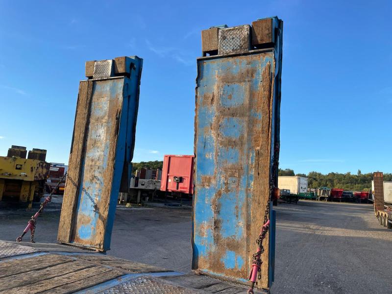 Semi-remorque Kaiser Porte engins