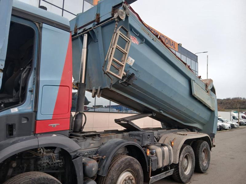 Camion Mercedes Arocs 4143 Benne Benne arrière