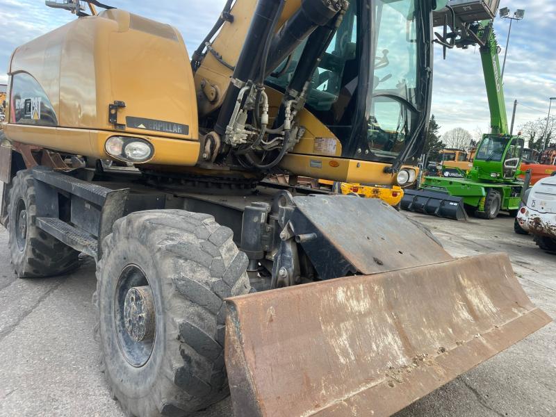 Pelle Caterpillar M316 Pelle sur pneus