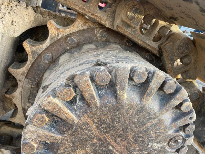 Pelle Caterpillar 323D Pelle sur chenilles