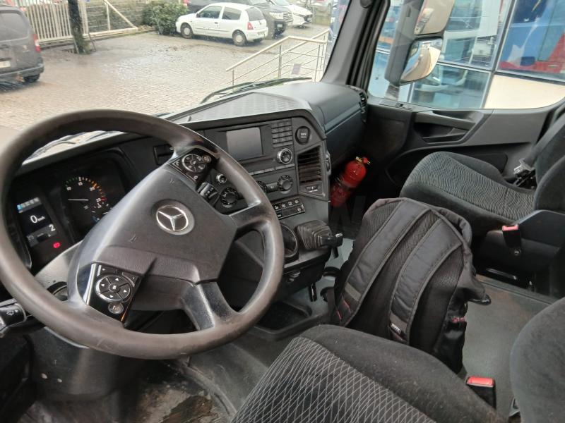 Tracteur Mercedes Arocs 1842