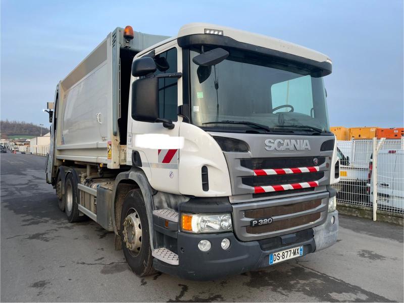 Engin de voirie Scania P 320 Camion benne à ordures ménagères