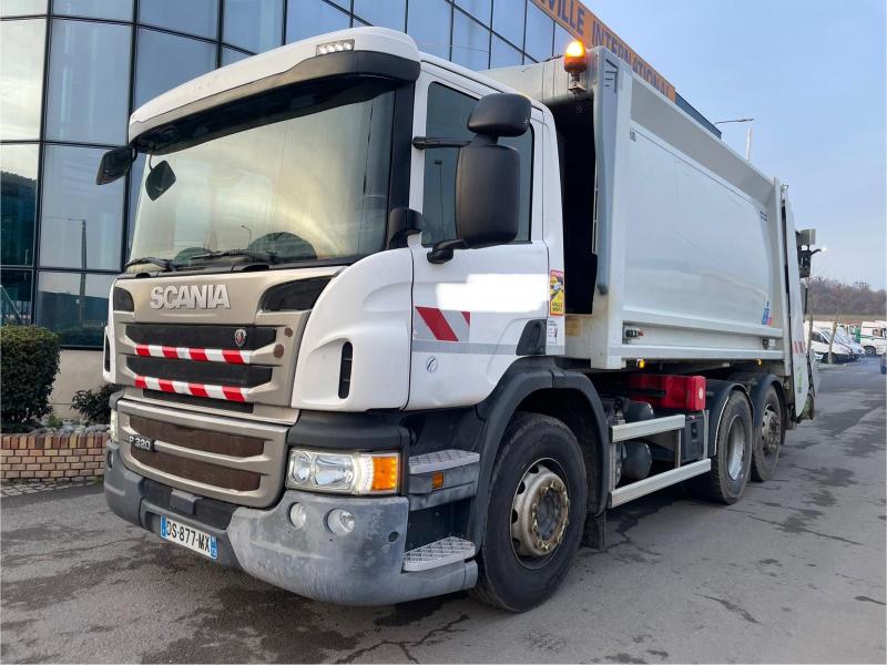Engin de voirie Scania P 320 Camion benne à ordures ménagères